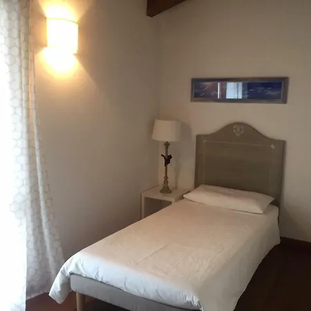 דירה Tricesimo Apartment *
